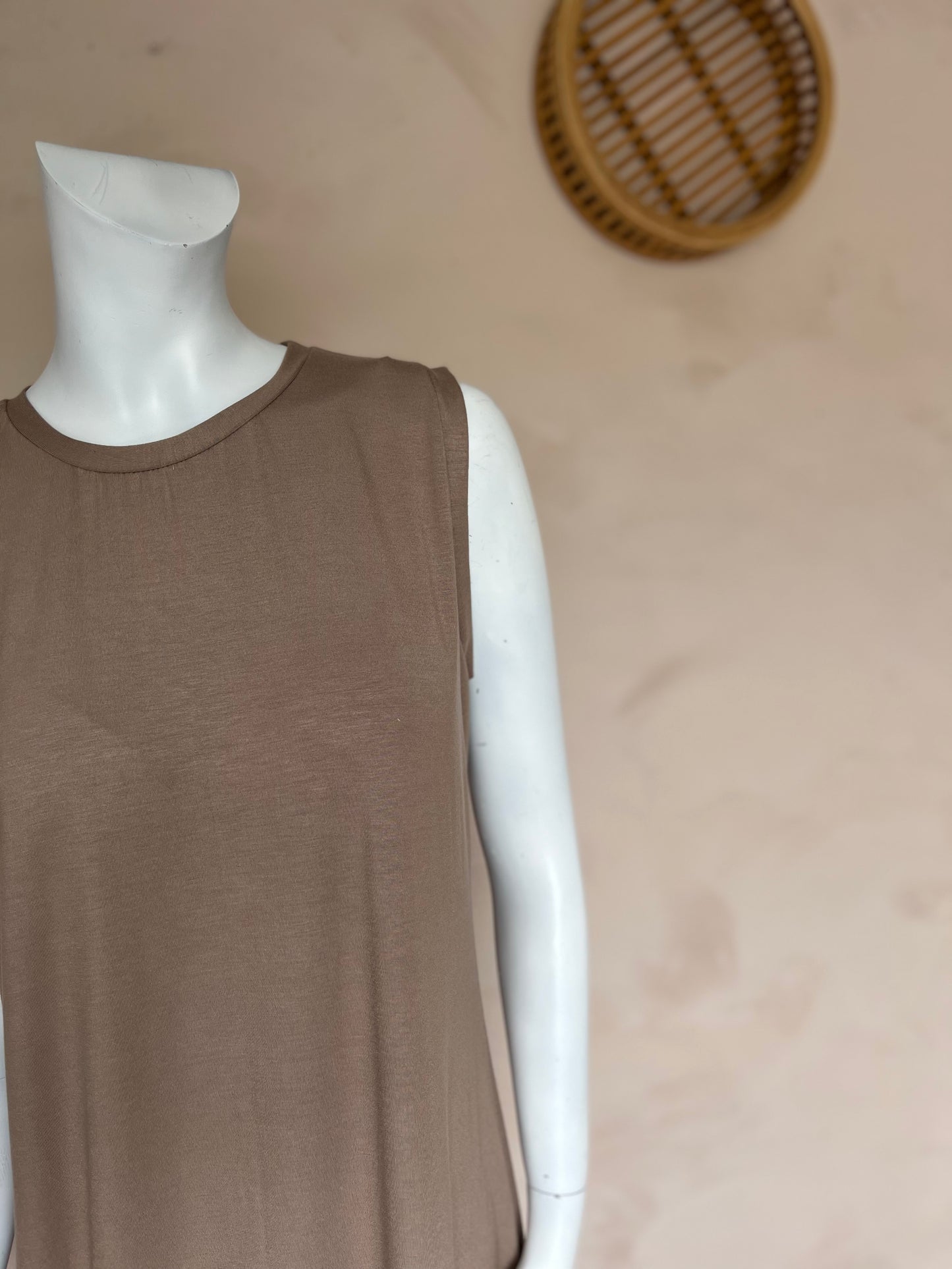 No sleeve basic dress