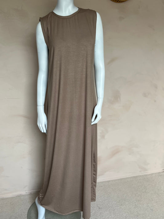 No sleeve basic dress